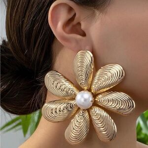 Elegant Gold Flower Earrings with Pearl Center